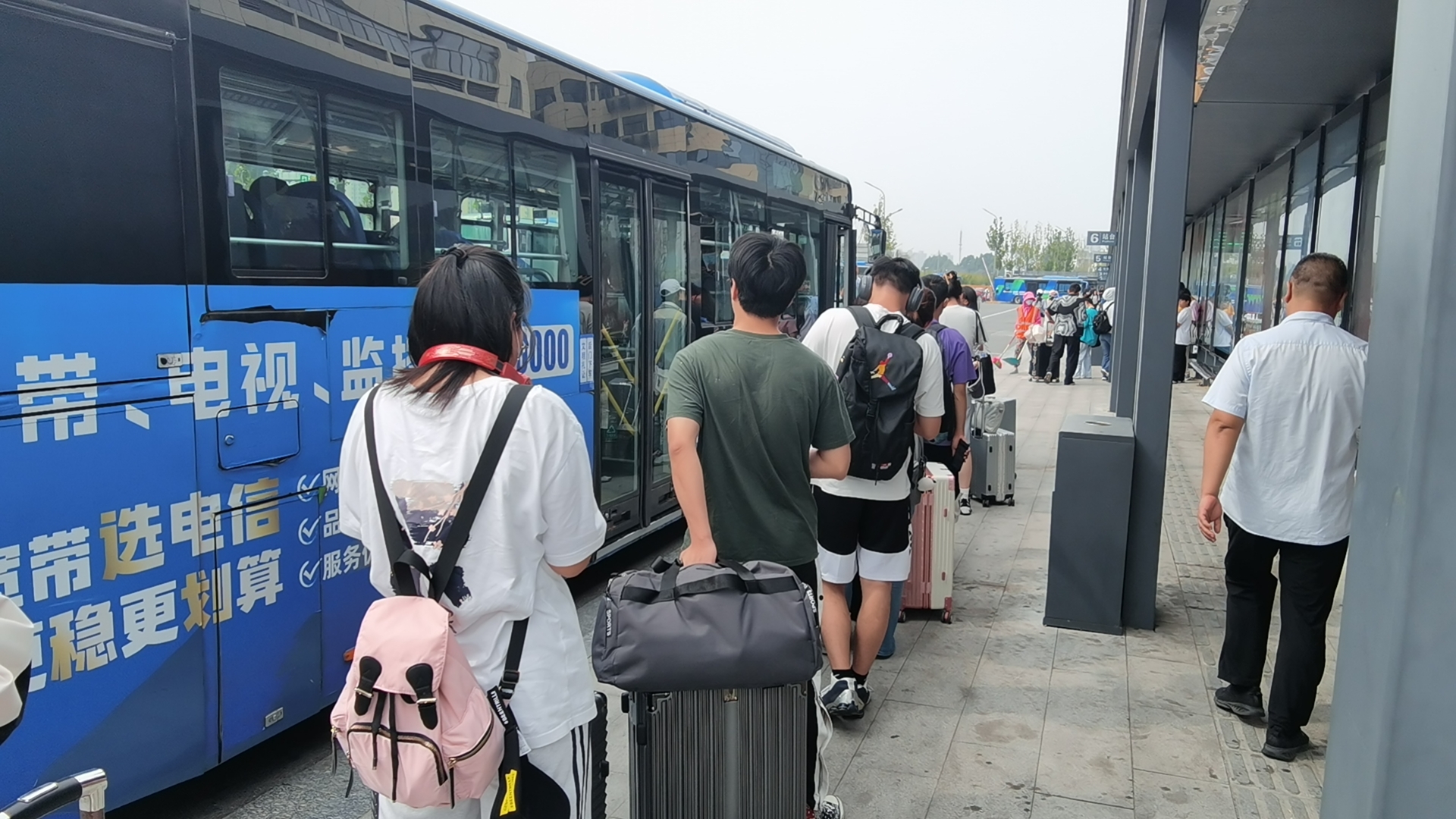 抓客流、強(qiáng)服務(wù)，公交集團(tuán)多舉措護(hù)航高?！伴_學(xué)季”