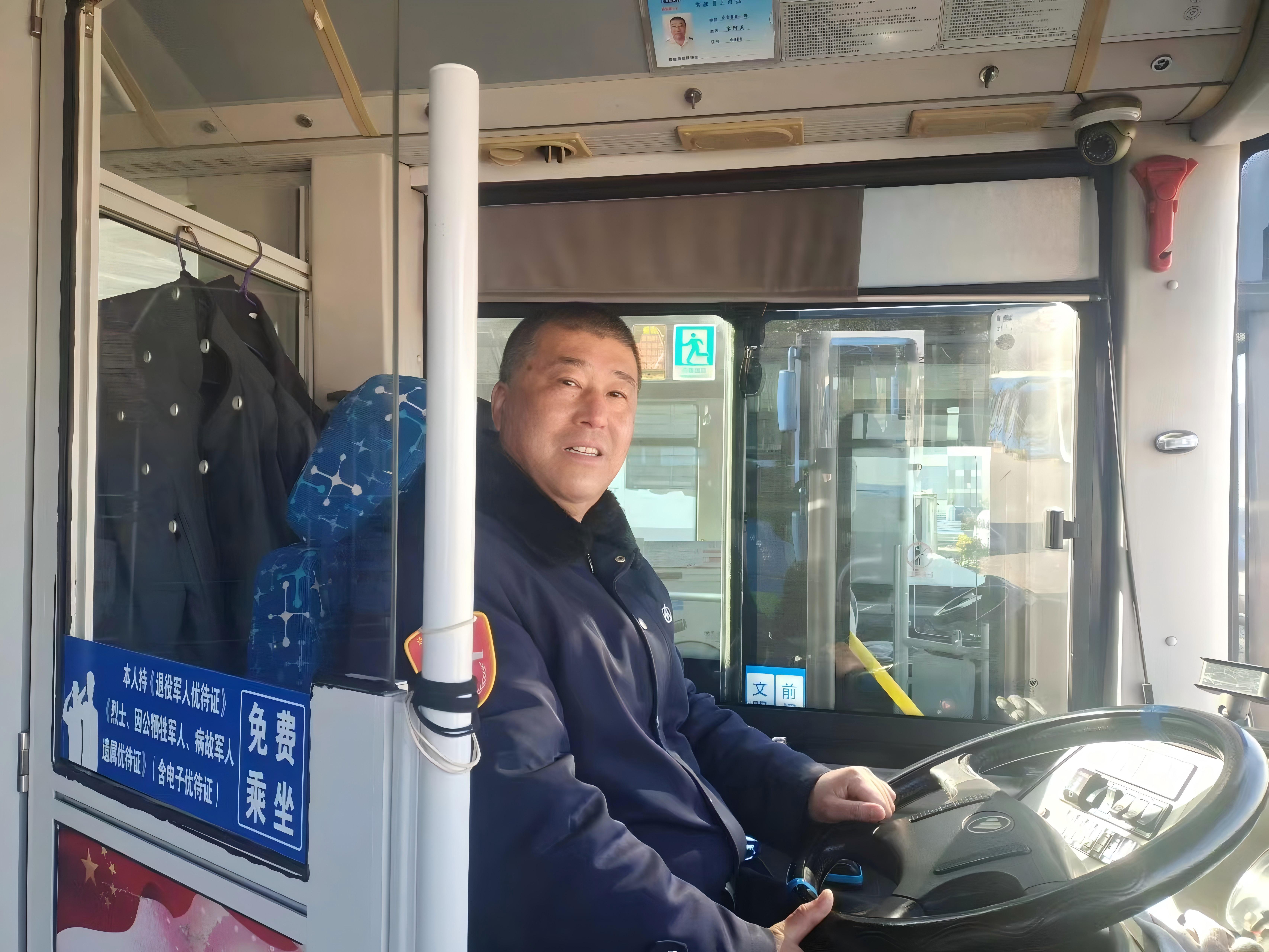 60路駕駛員宋阿兵，你抱起乘客的樣子真帥！