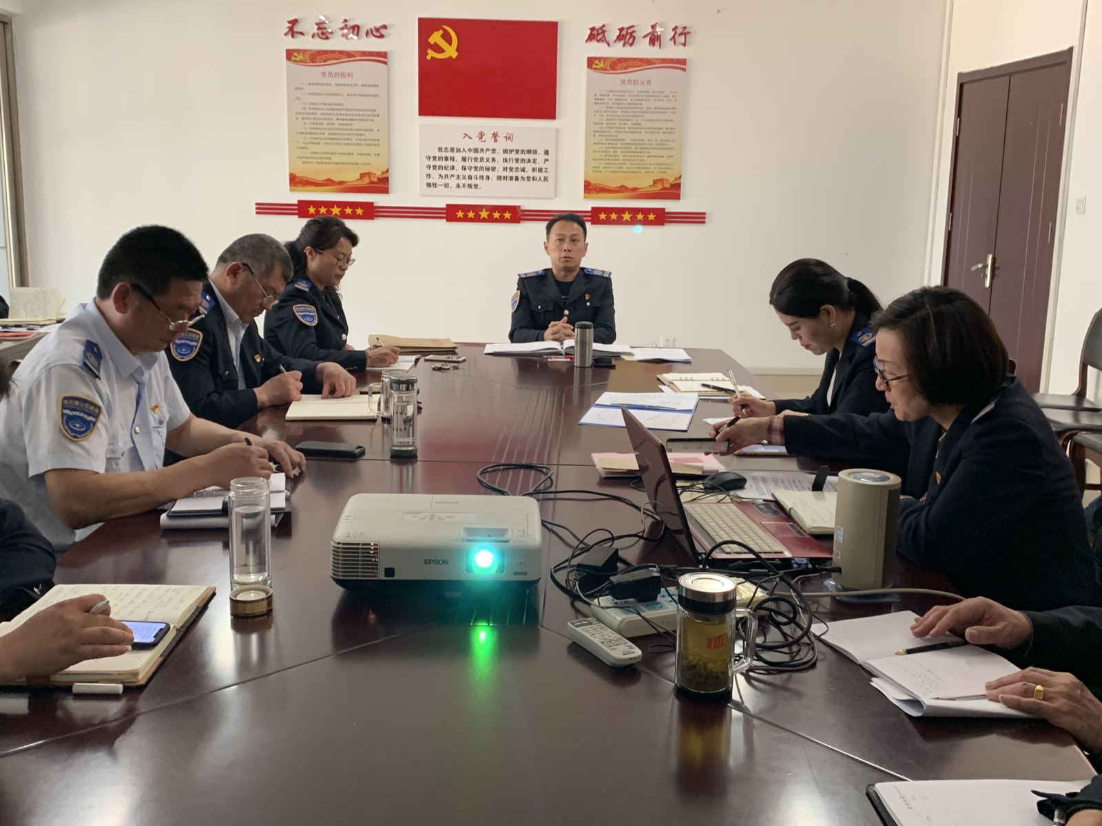 “學(xué)懂黨內(nèi)法規(guī)，建強(qiáng)組織體系”公交集團(tuán)快速公交事業(yè)部開展主題黨日活動(dòng)