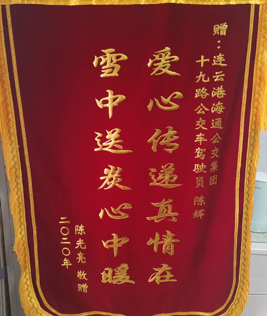 公交車秒變“救護(hù)車”，爭分奪秒挽救生命