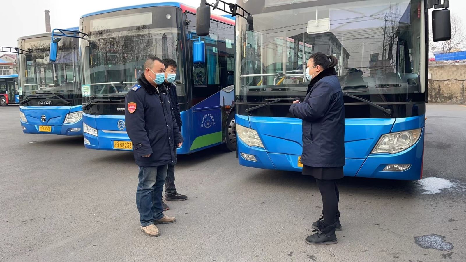 公交集團(tuán)公交事業(yè)一部多措并舉開展春運(yùn)期間車輛路口限速專項檢查