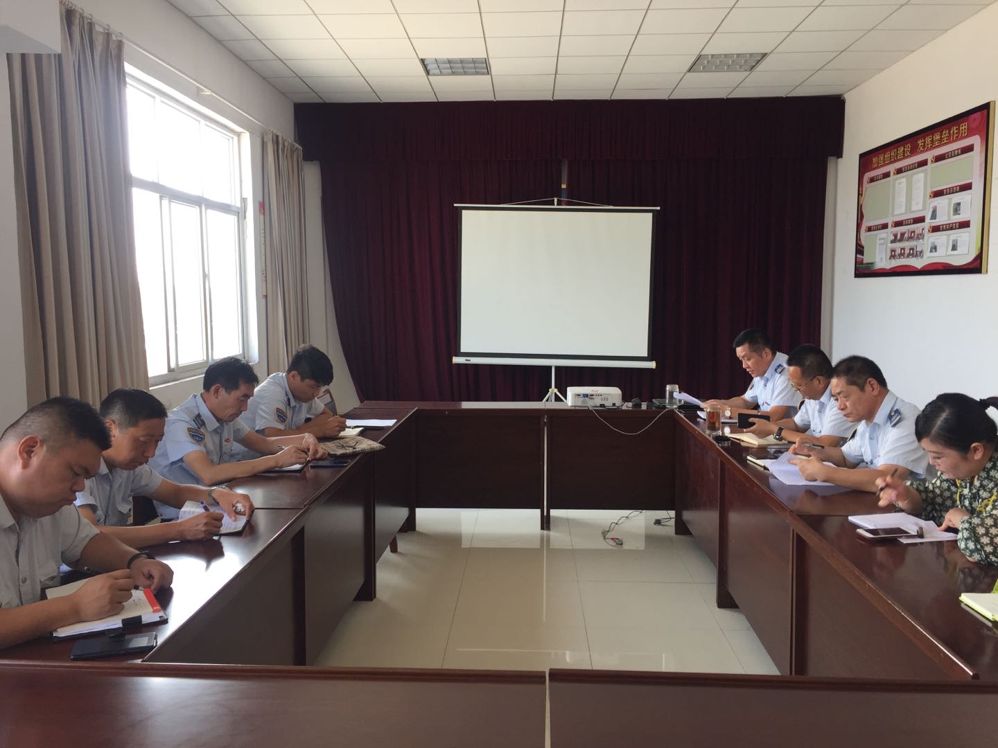公交集團機務(wù)技術(shù)事業(yè)部召開中秋國慶期間作風建設(shè)工作部署會