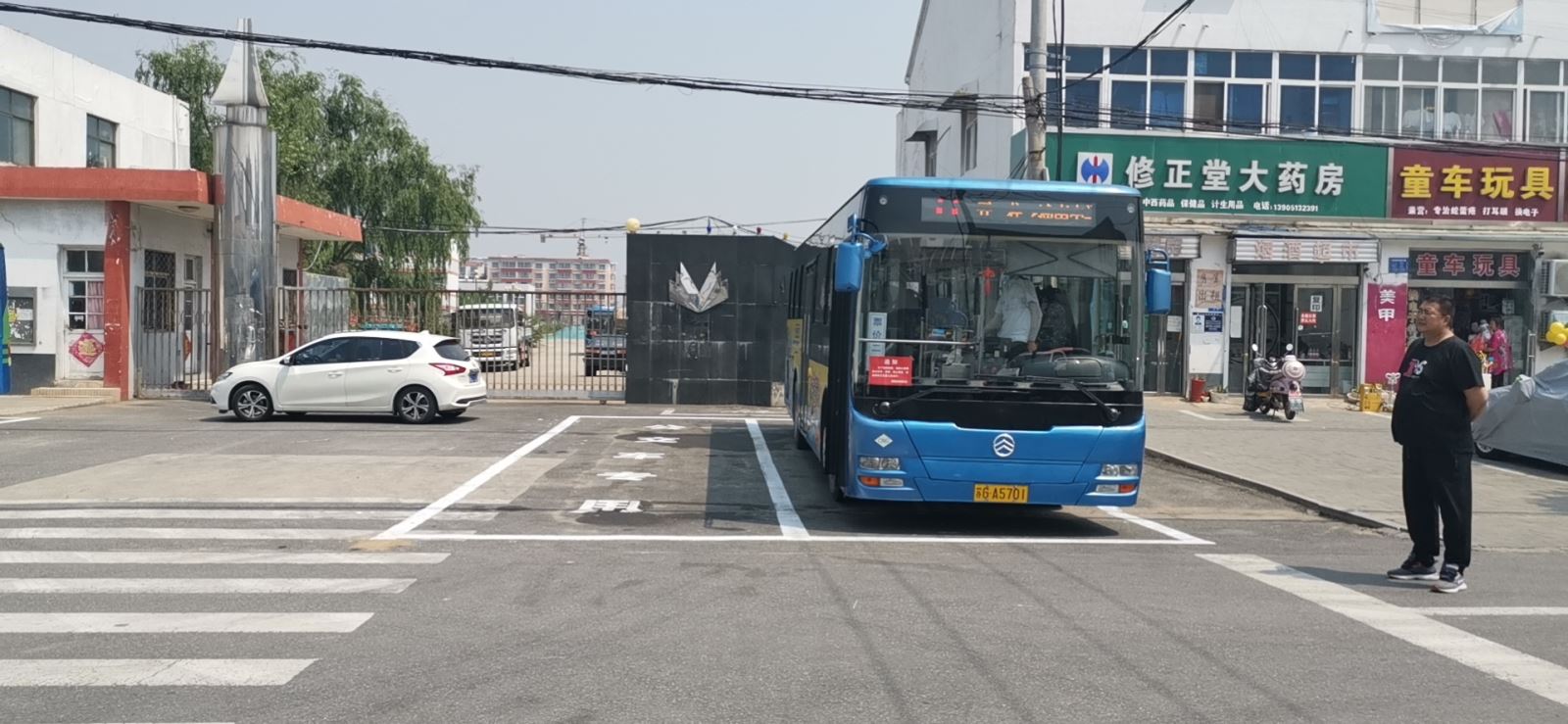 公交集團公交事業(yè)一部積極對接浦南 鎮(zhèn)政府  規(guī)劃浦南公交?？奎c