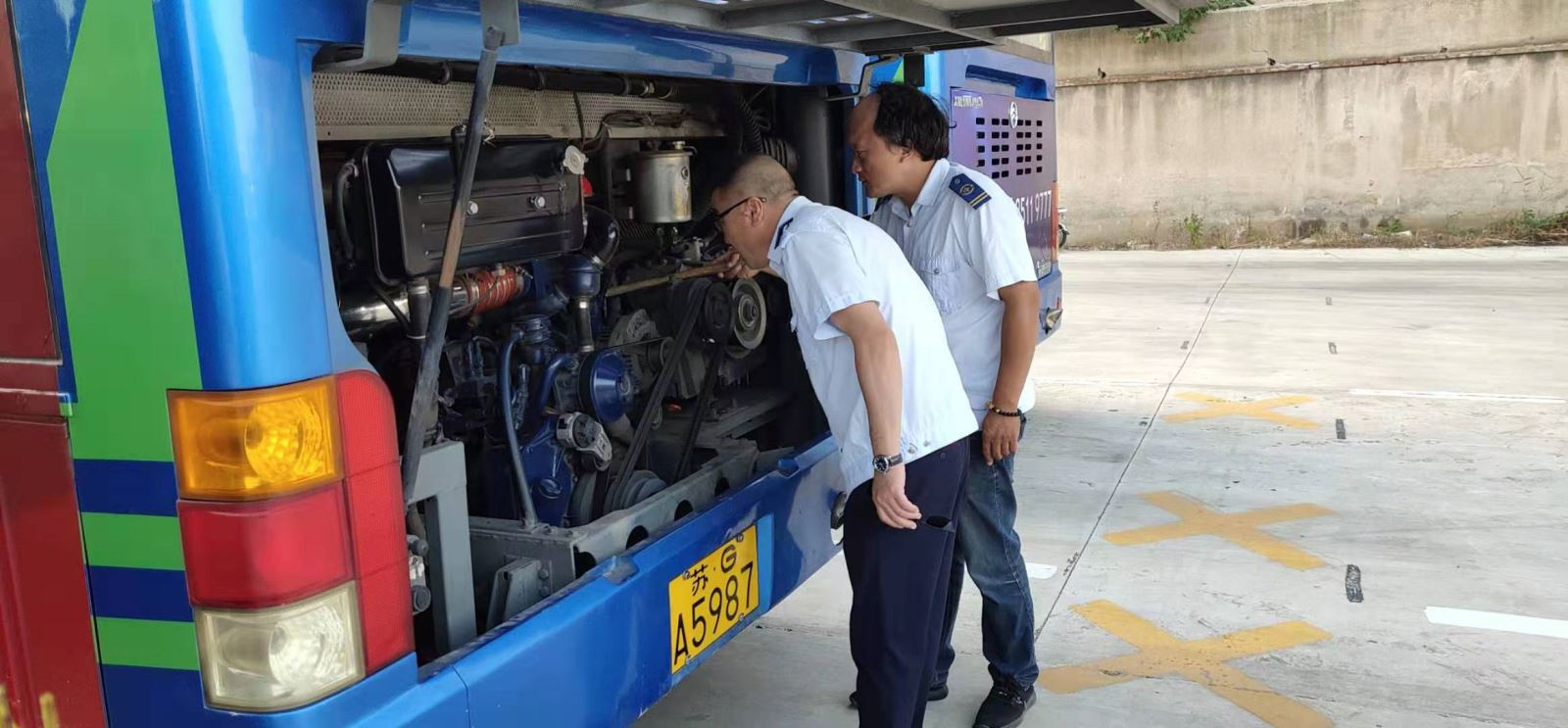 公交集團(tuán)公交事業(yè)一部開展運(yùn)營車輛安全、機(jī)務(wù)聯(lián)合檢查