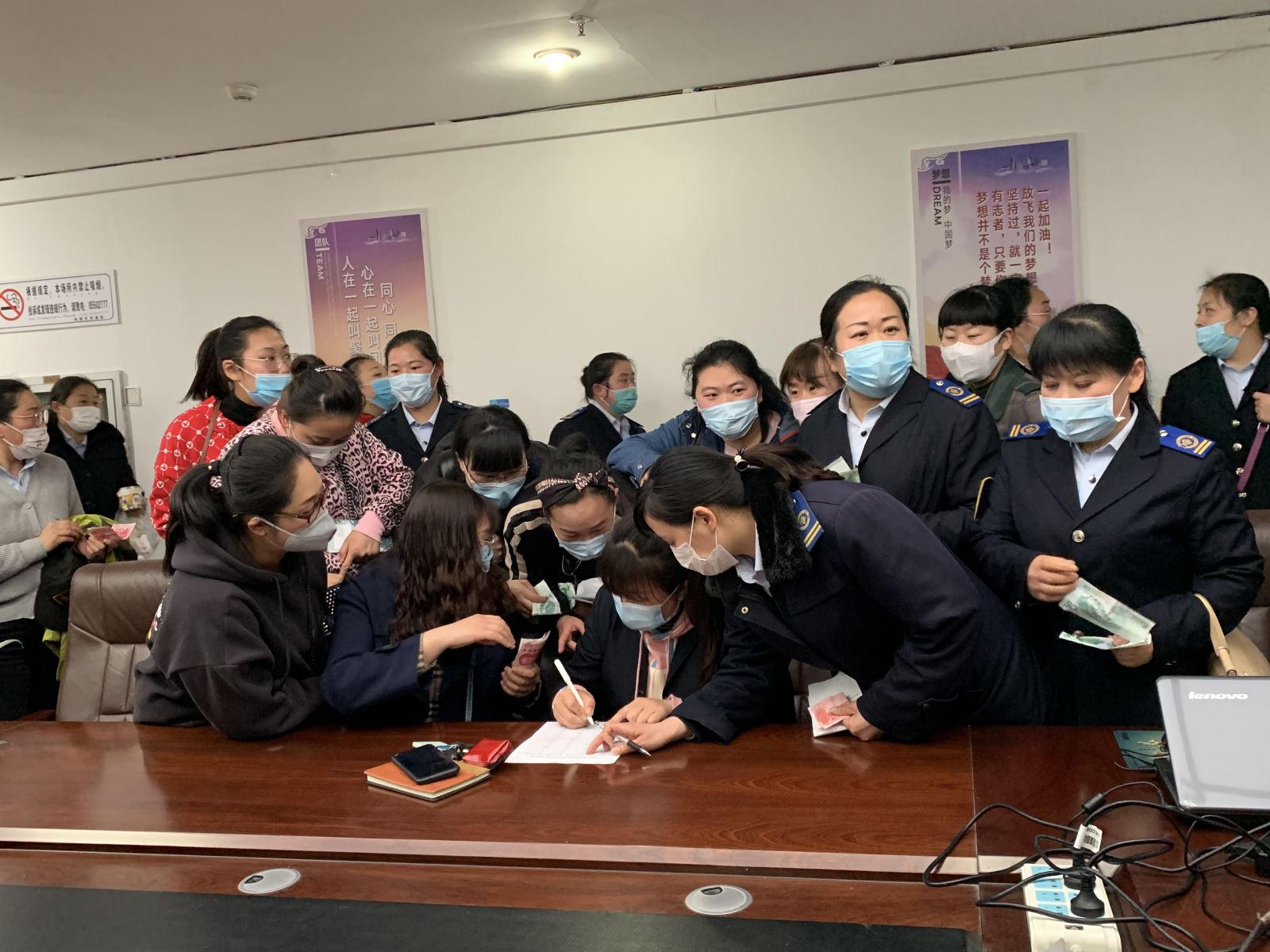 攜手戰(zhàn)病魔，大愛暖人心——快速公交事業(yè)部為站務(wù)員熊炳茹幼子捐款