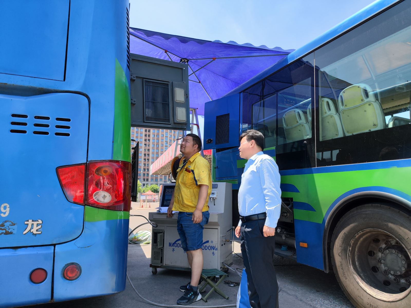 公交集團(tuán)快速公交事業(yè)部開(kāi)展LNG車(chē)載氣瓶檢測(cè)工作