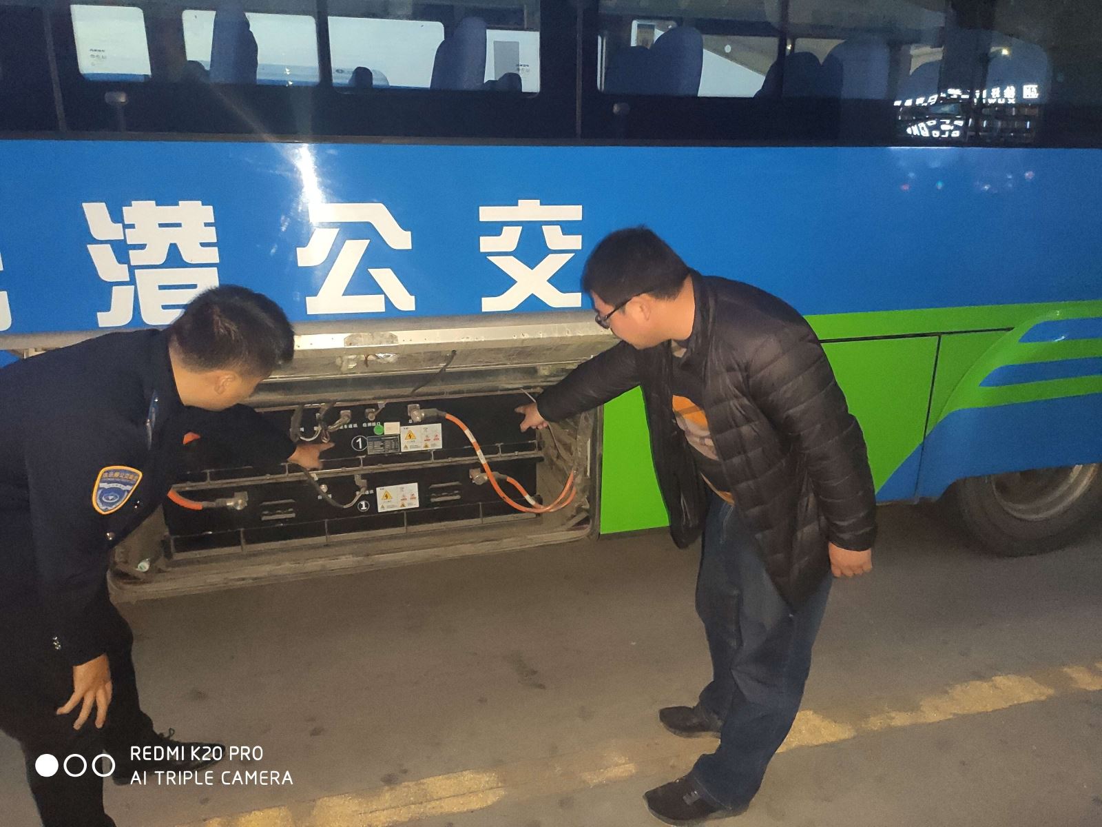 公交集團(tuán)經(jīng)營發(fā)展事業(yè)部積極開展停車場(chǎng)站夜查工作