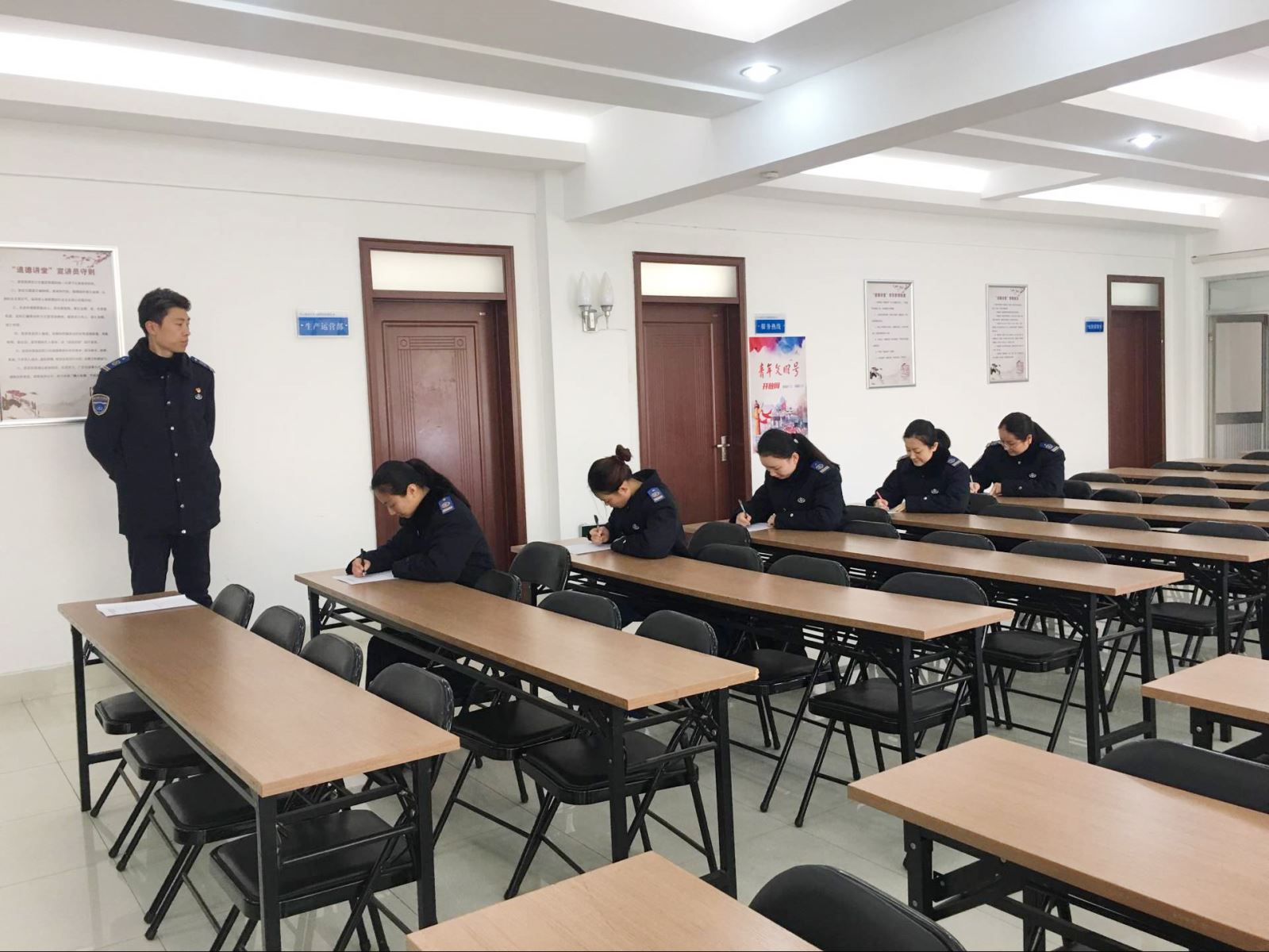 公交集團(tuán)服務(wù)熱線開展客服人員業(yè)務(wù)知識(shí)測試工作