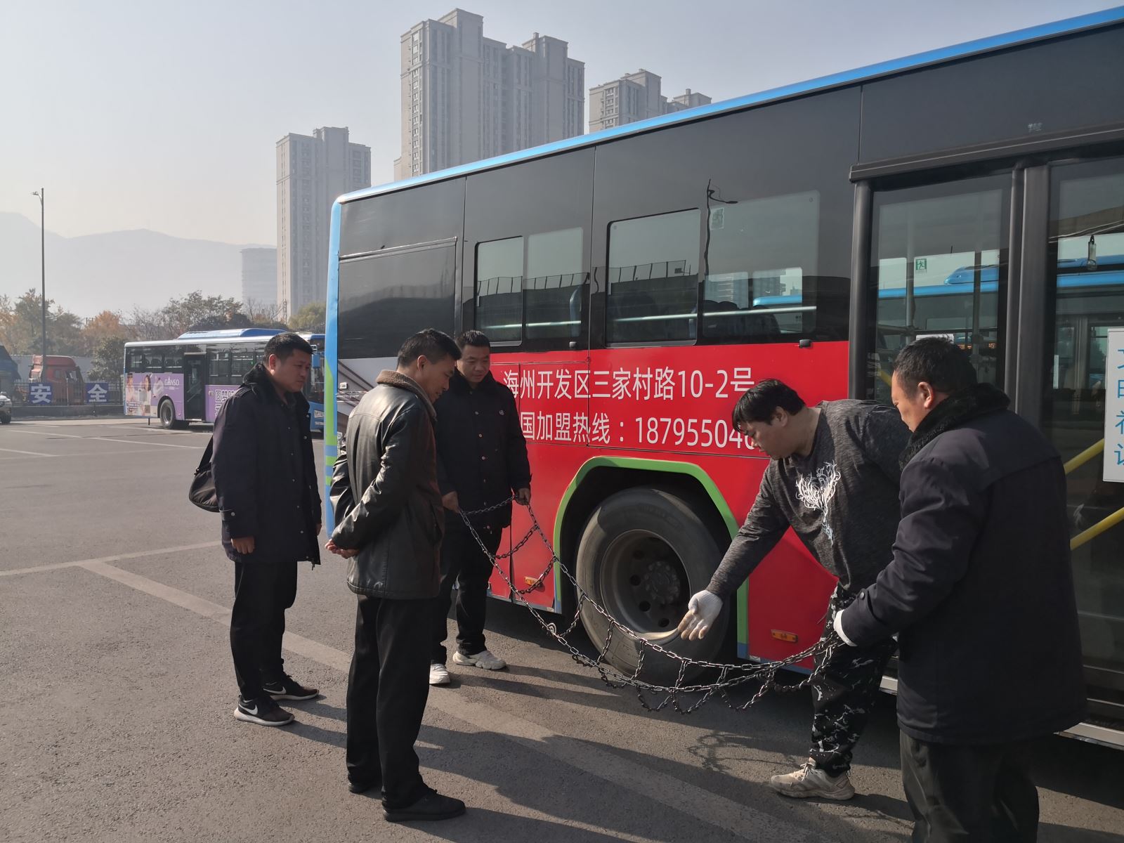 戰(zhàn)冰雪、保暢通，公交集團(tuán)公交事業(yè)二部開(kāi)展防滑鏈培訓(xùn)