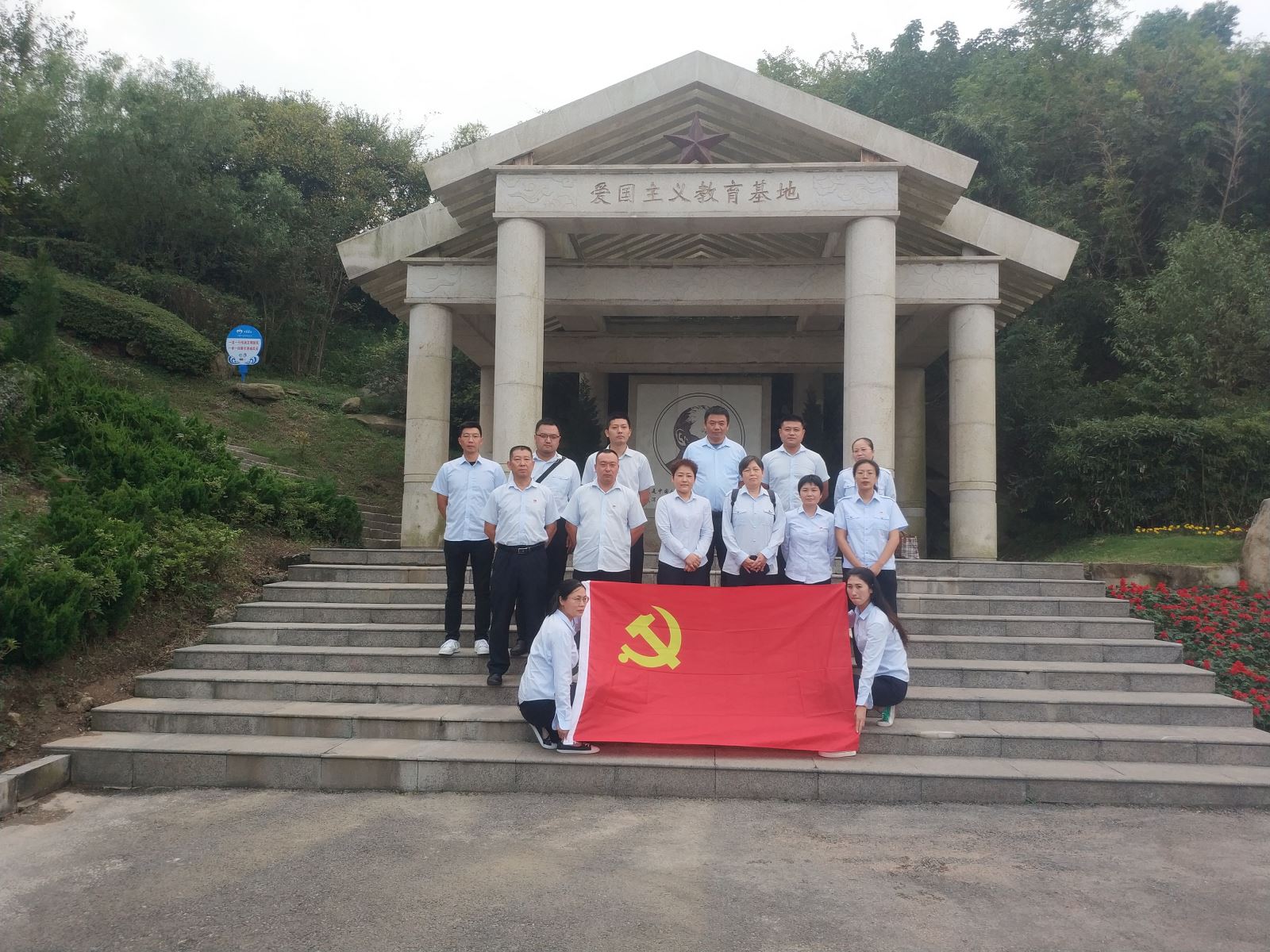公交集團公交事業(yè)二部開展“銘記豐功偉績、傳揚英烈精神”宣傳教育活動