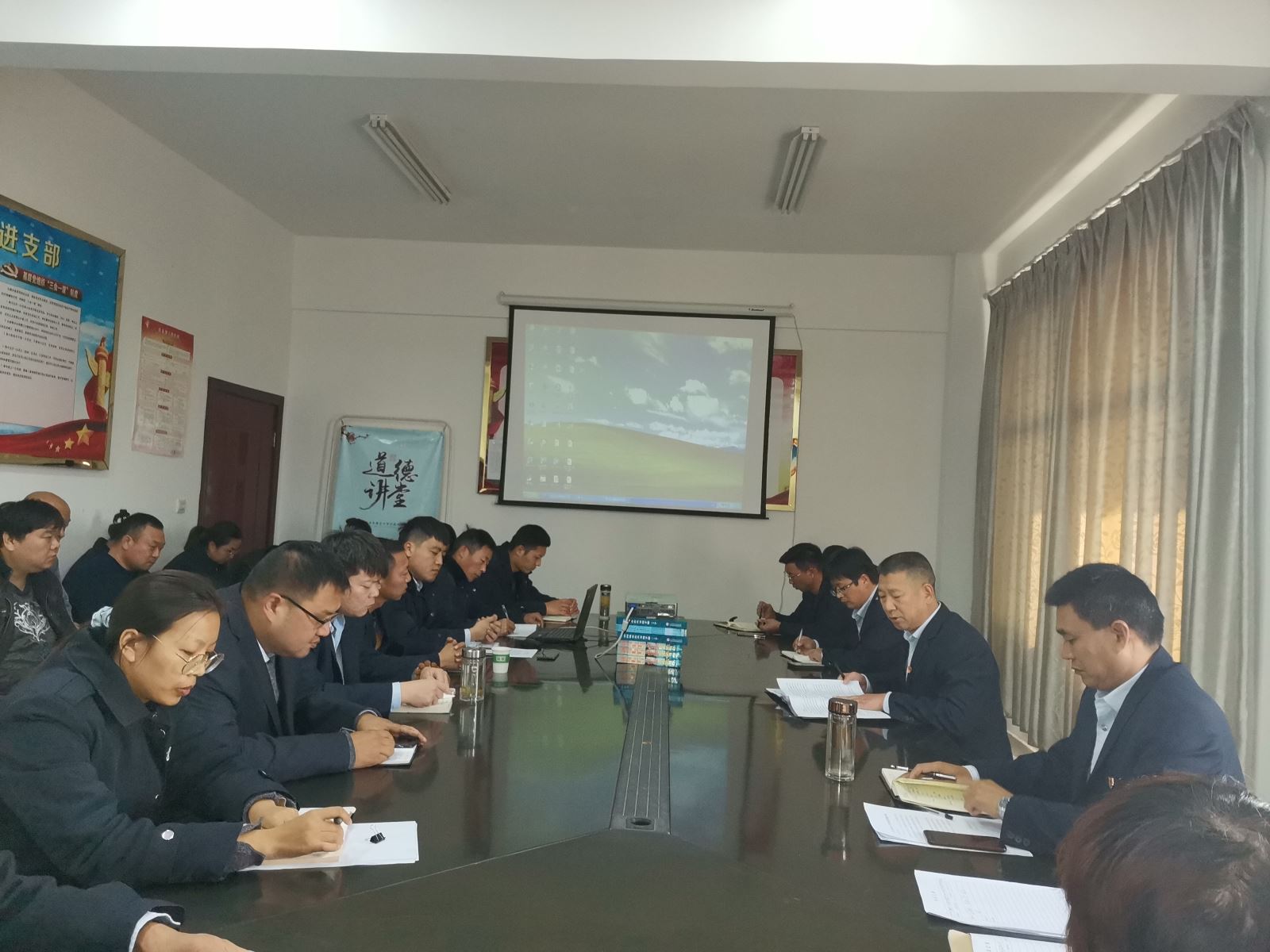 公交集團(tuán)公交事業(yè)二部開展廉潔風(fēng)險(xiǎn)防控排查工作專題會議