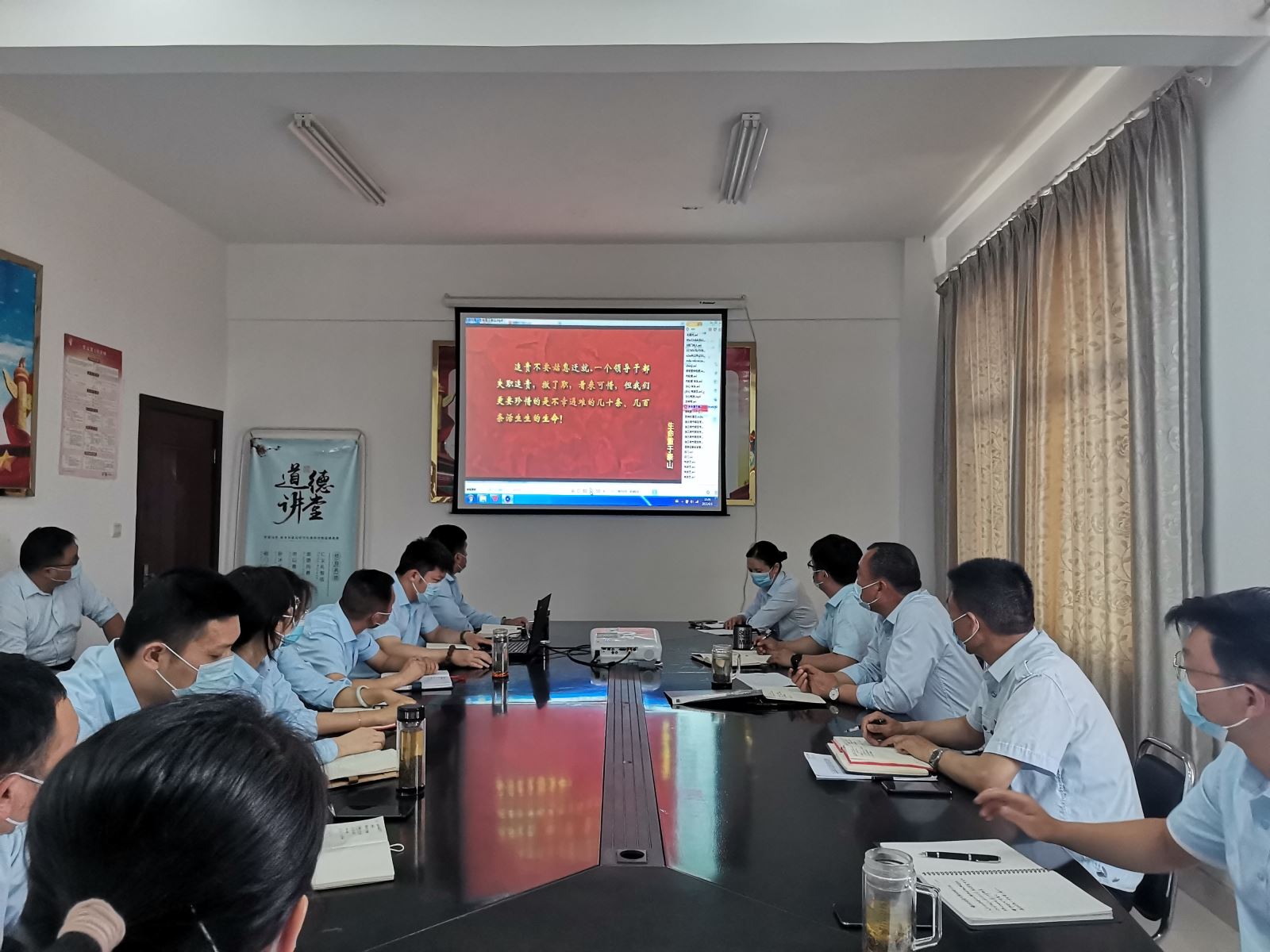 公交集團(tuán)公交事業(yè)二部組織觀看學(xué)習(xí)《生命重于泰山》專(zhuān)題片