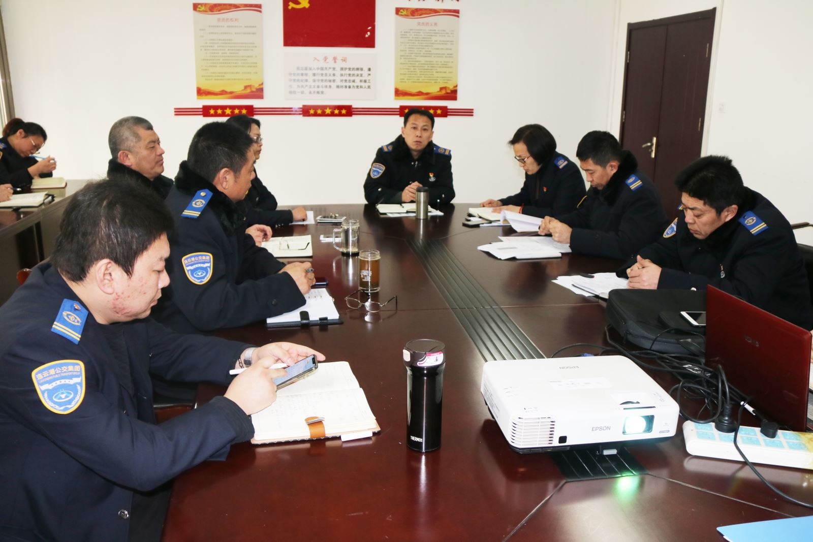 公交集團(tuán)快速公交事業(yè)部召開B1K線運(yùn)營專題會(huì)議