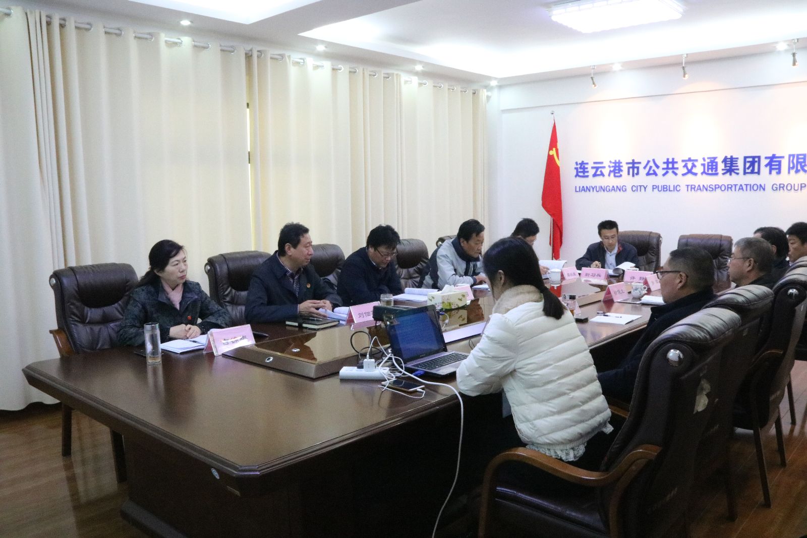海通公交公司召開第三屆第二次董事會(huì)、監(jiān)事會(huì)